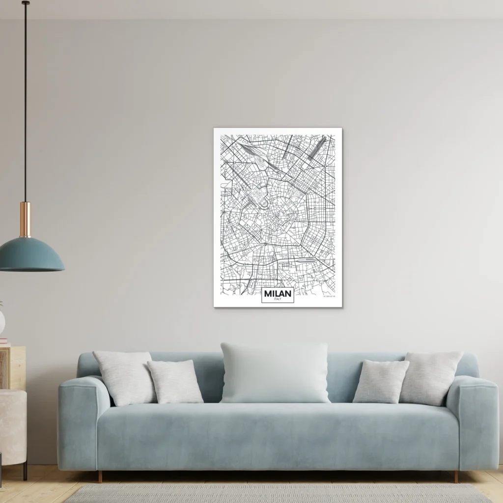 Plattegrond Milaan aan een lichtgrijze muur boven een lichtblauwe bank
