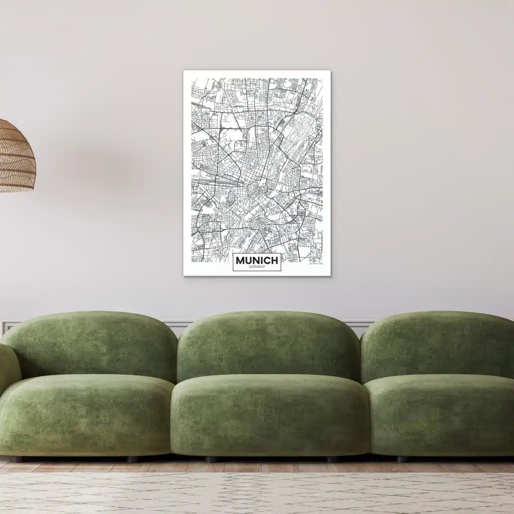 Plattegrond Munchen boven een saliegroene bank aan een lichte muur met lambrisering