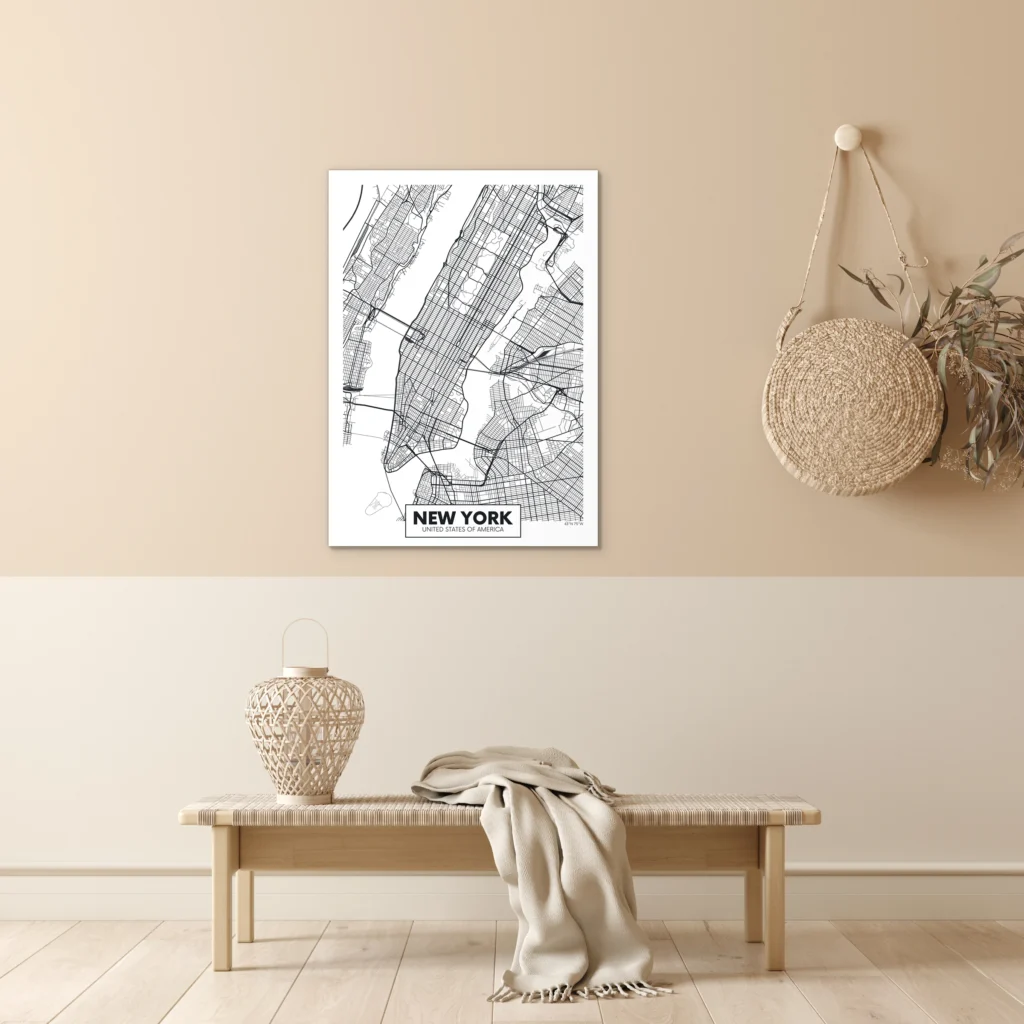 Plattegrond New York aan een beige muur boven een geweven bankje