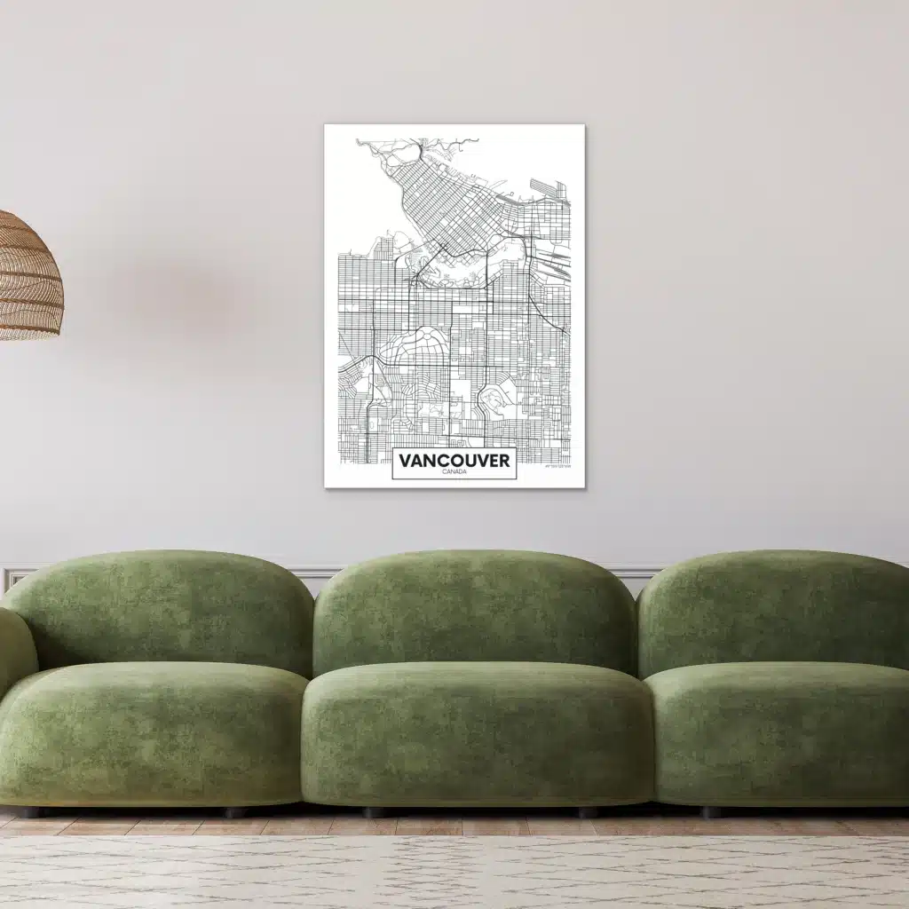 Plattegrond Vancouver boven een groene bank tegen een lichte muur met lambrisering