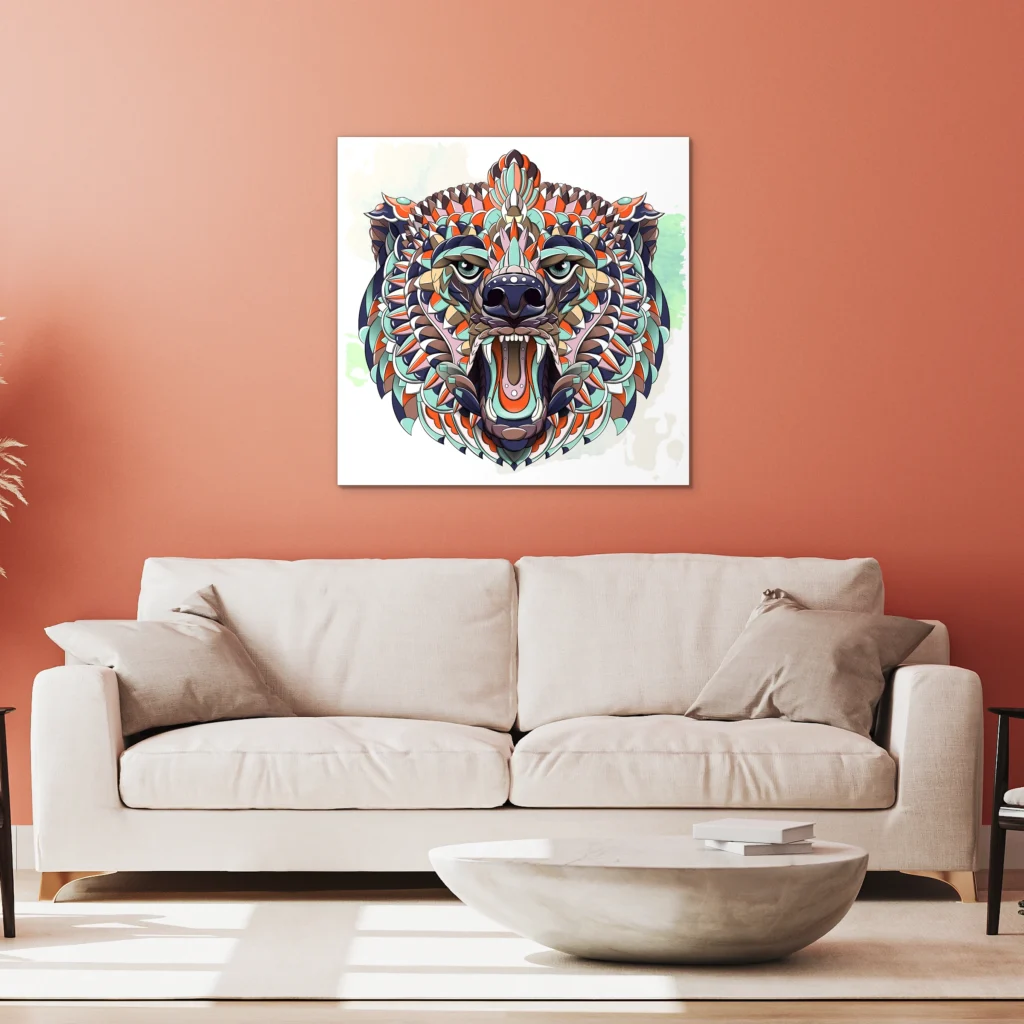 Pop art beer aan een koraalrode muur boven een witte bank
