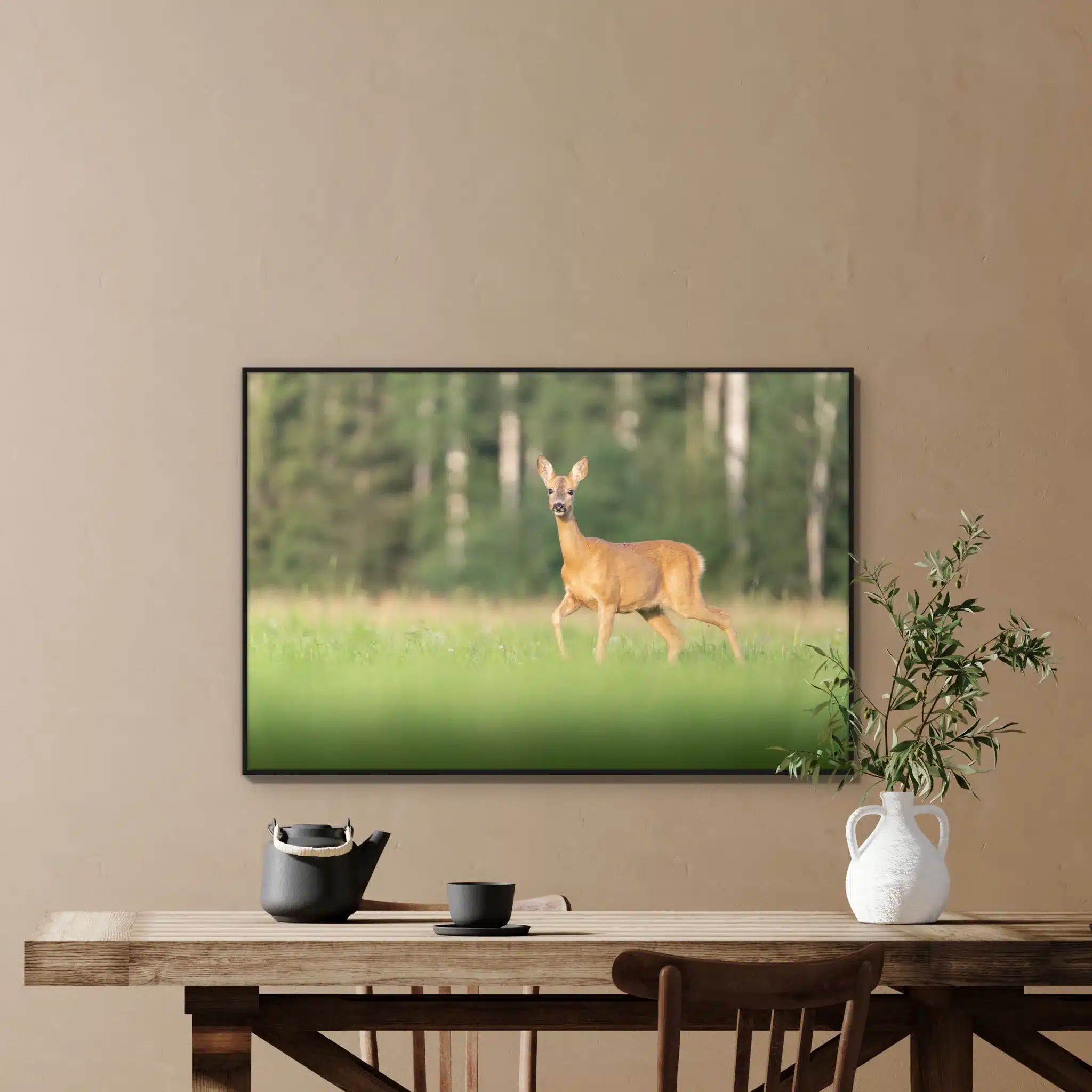 Het moment dat de ree opkeek als artframe met slank zwart frame aan de muur