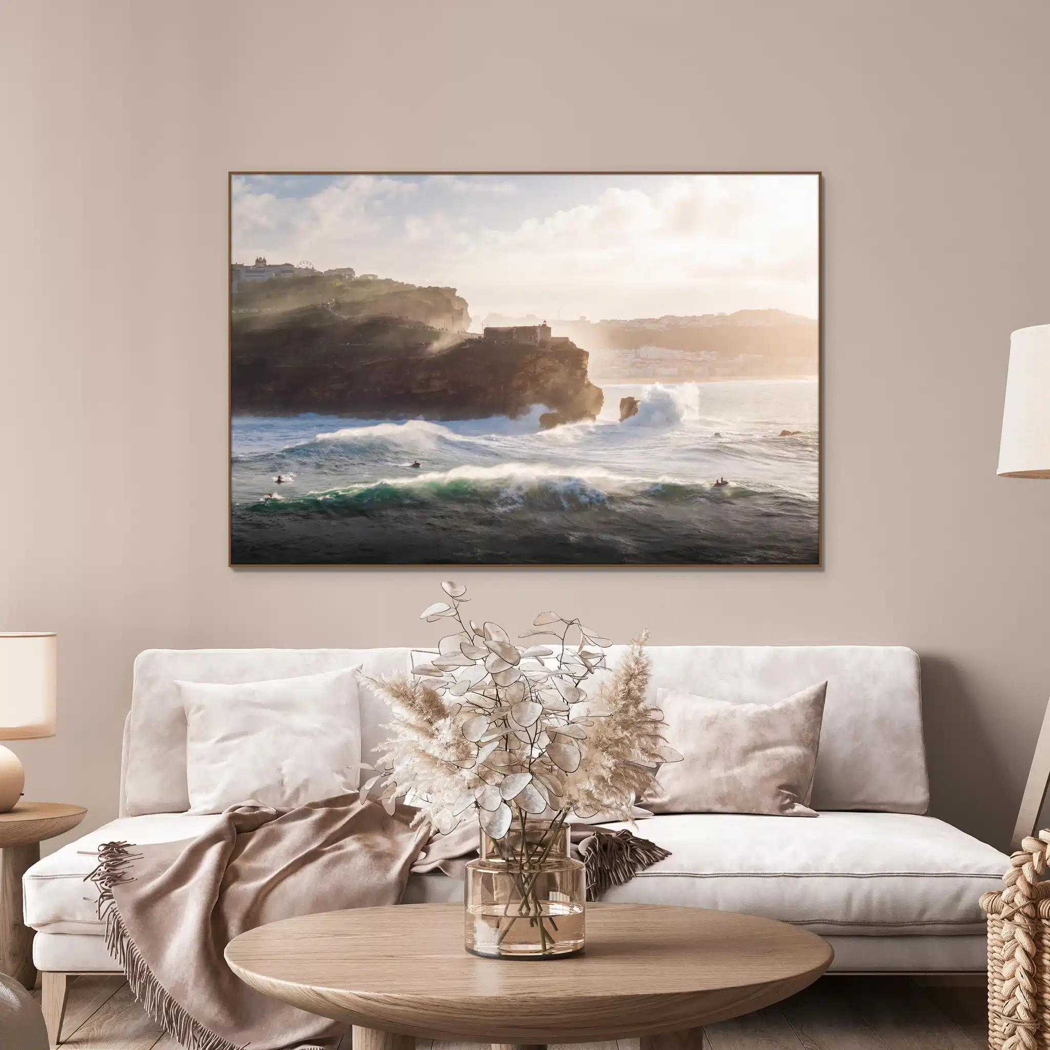 Golven wanddecoratie met houten frame boven de bank: Monstergolven bij Nazaré