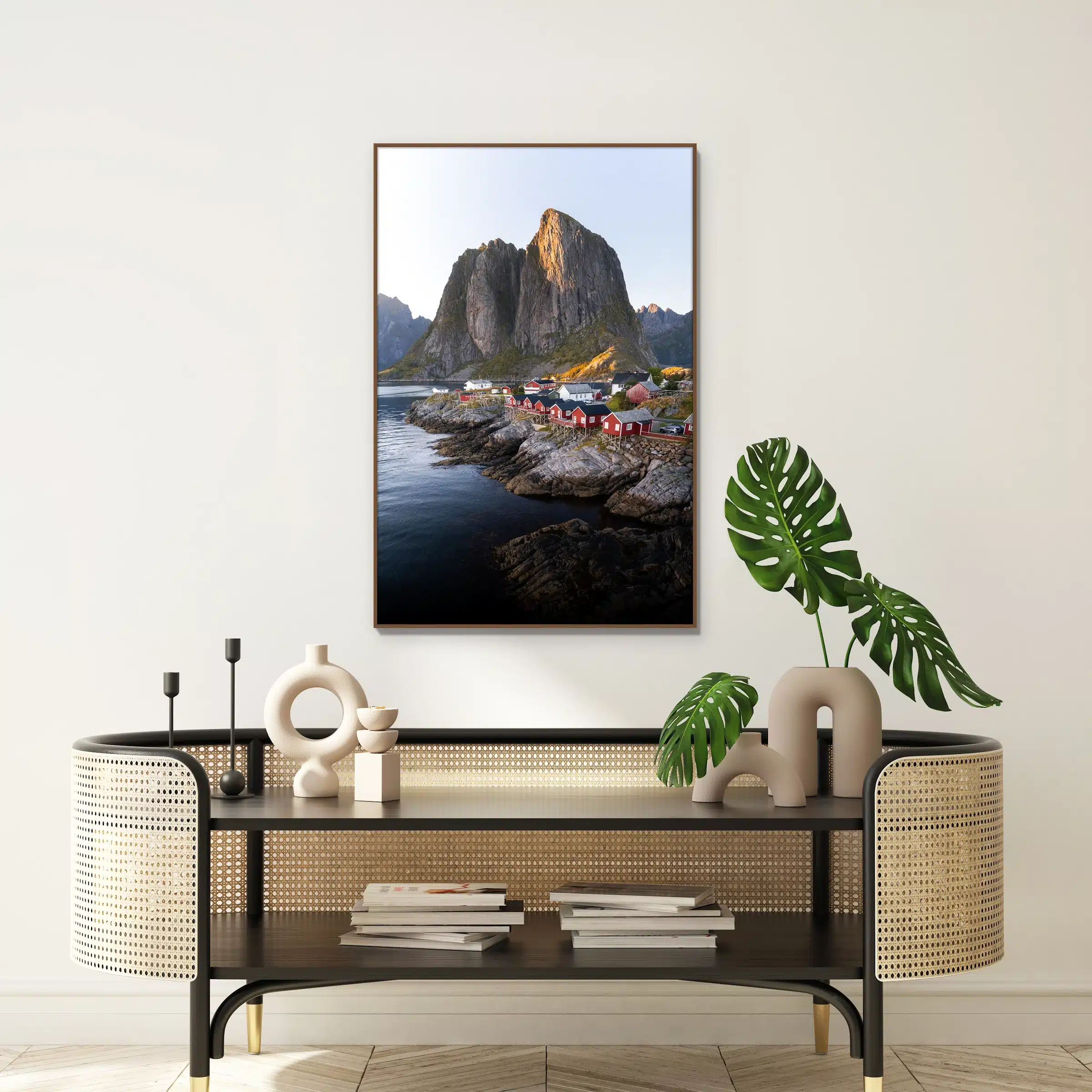 Laatste licht op Hamnøy als artframe met houten frame aan de muur