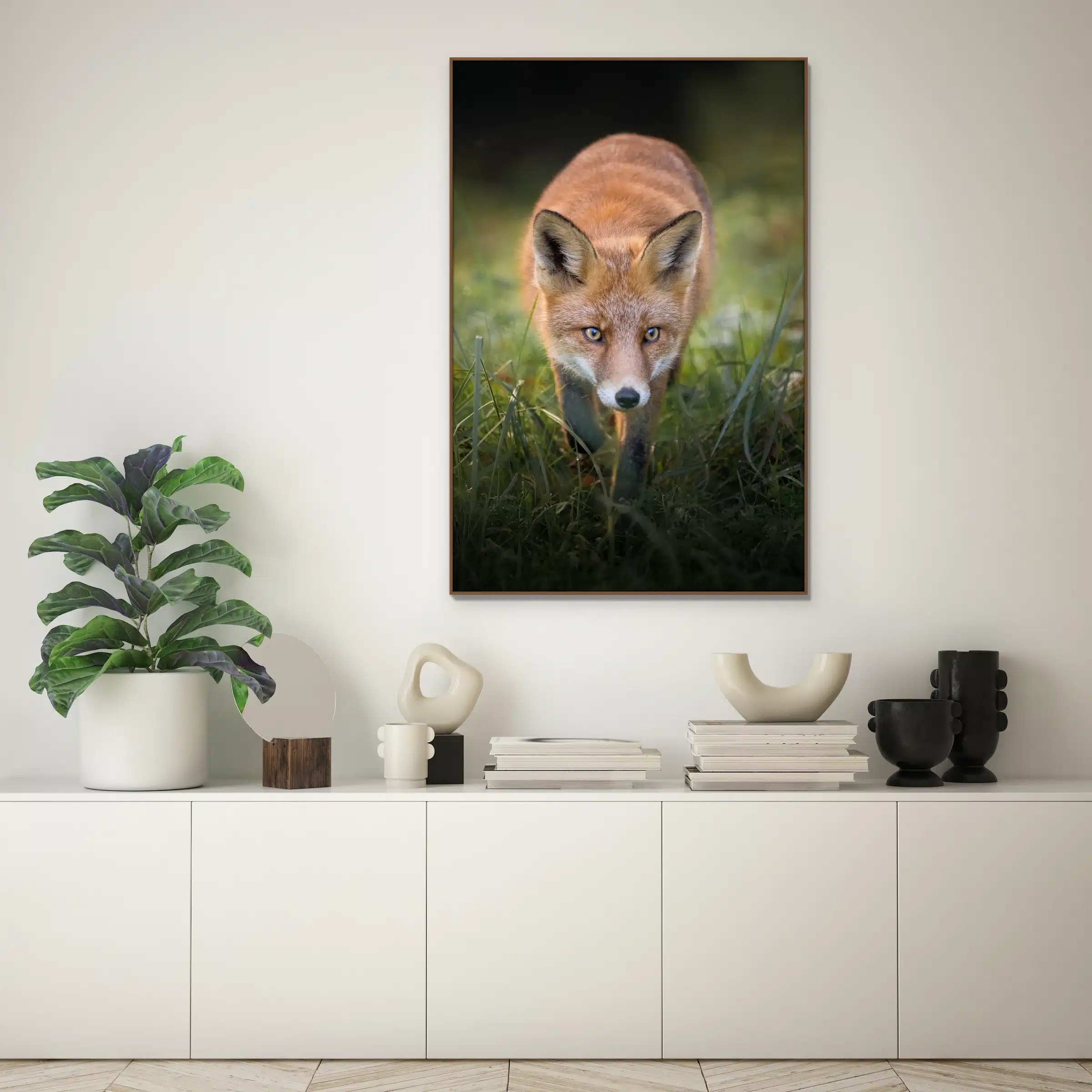 De nieuwsgierige vos als artframe met houten frame aan de muur